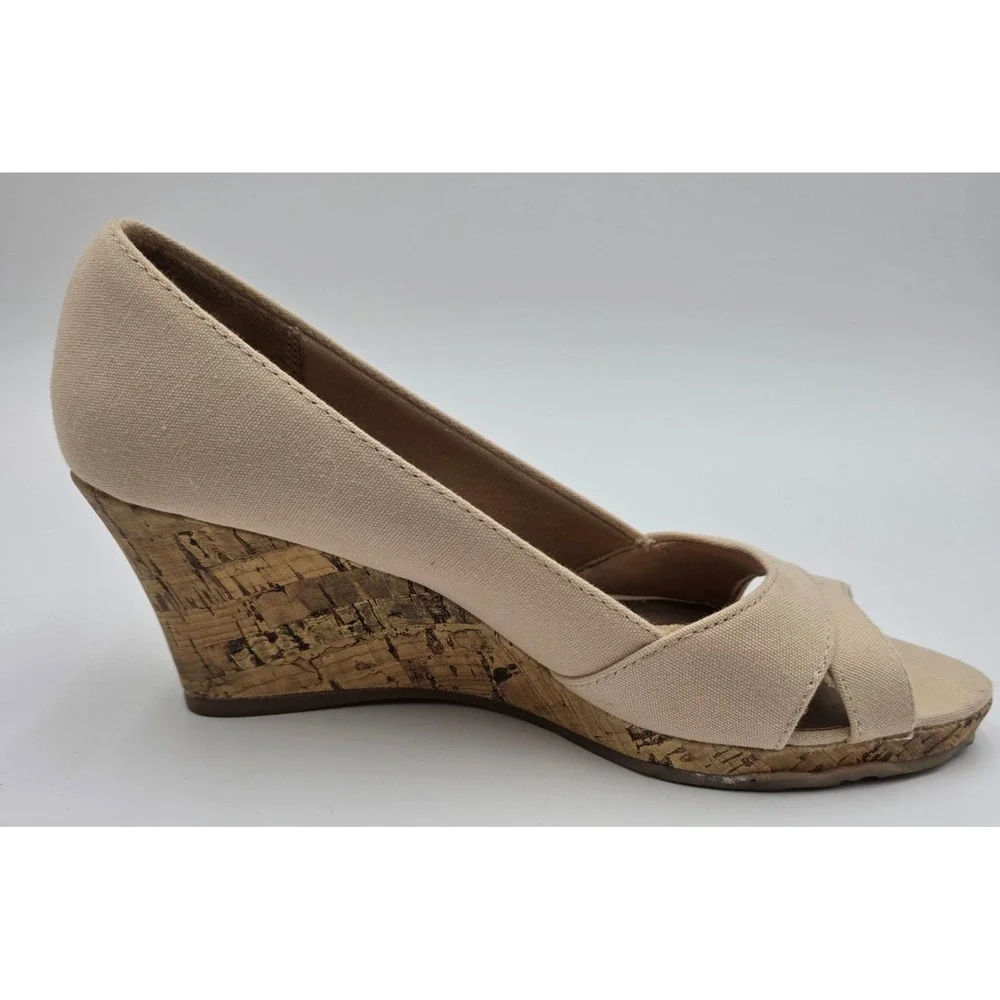 LifeStride Rogue Women's 8.5M Beige Canvas Peep Toe Cork Wedge Sandals